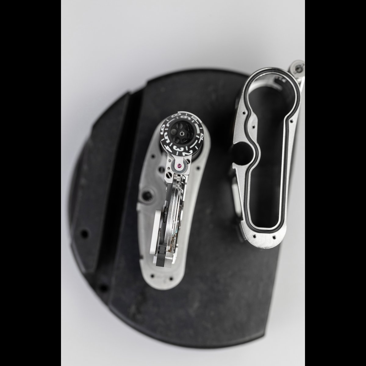 URWERK UR-111C Gunmetal