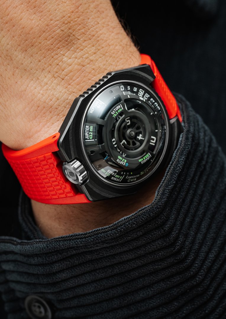 URWERK UR-100V Lightspeed 