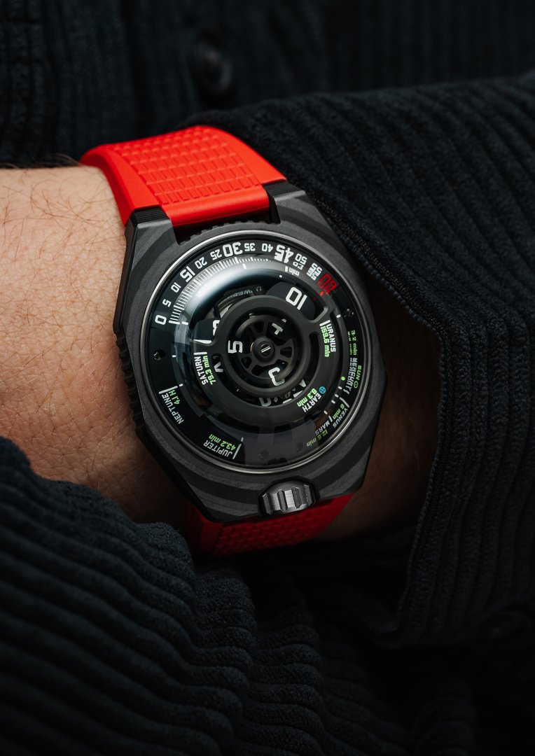 URWERK UR-100V Lightspeed 