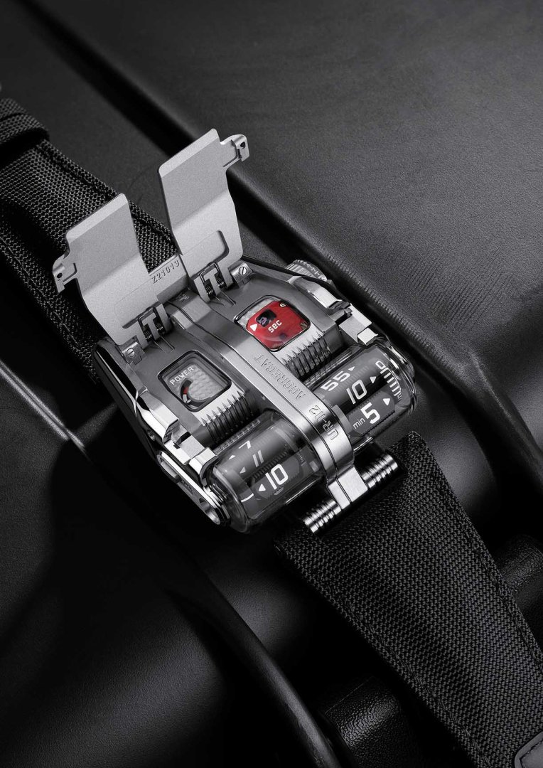 URWERK UR-112 Odyssey