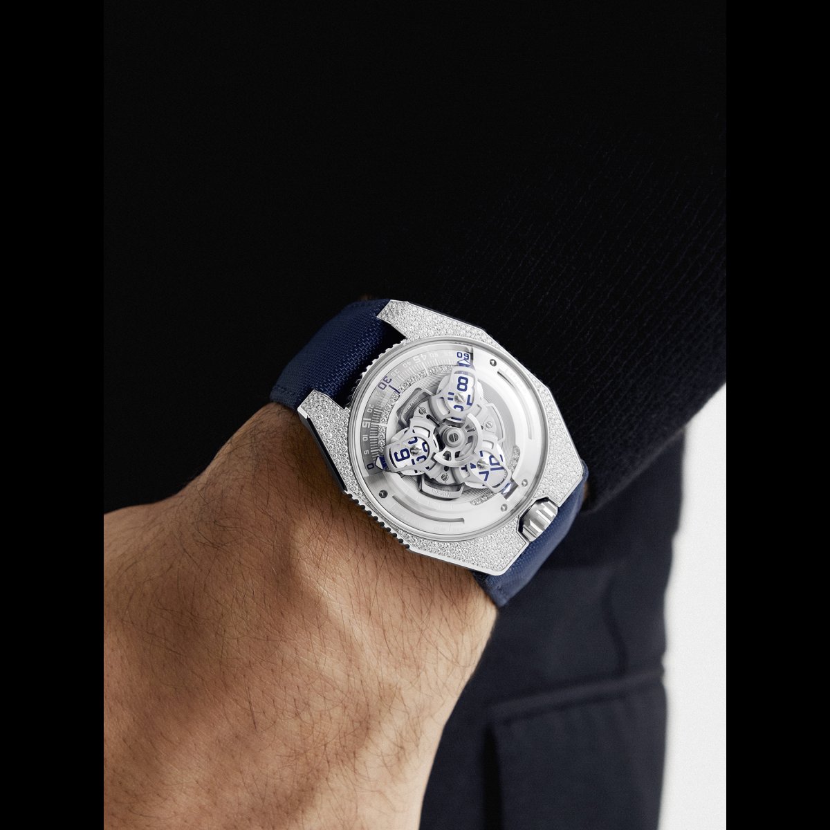 URWERK UR-100V Stardust